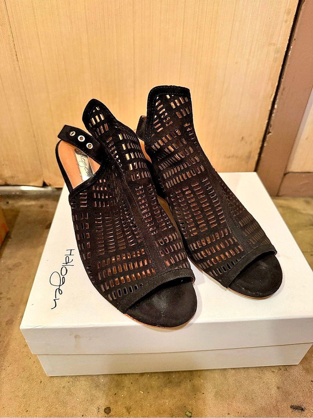 Halogen Rosina Laser Cut Wedge Sandal Black Wedge Sandals US 7.5